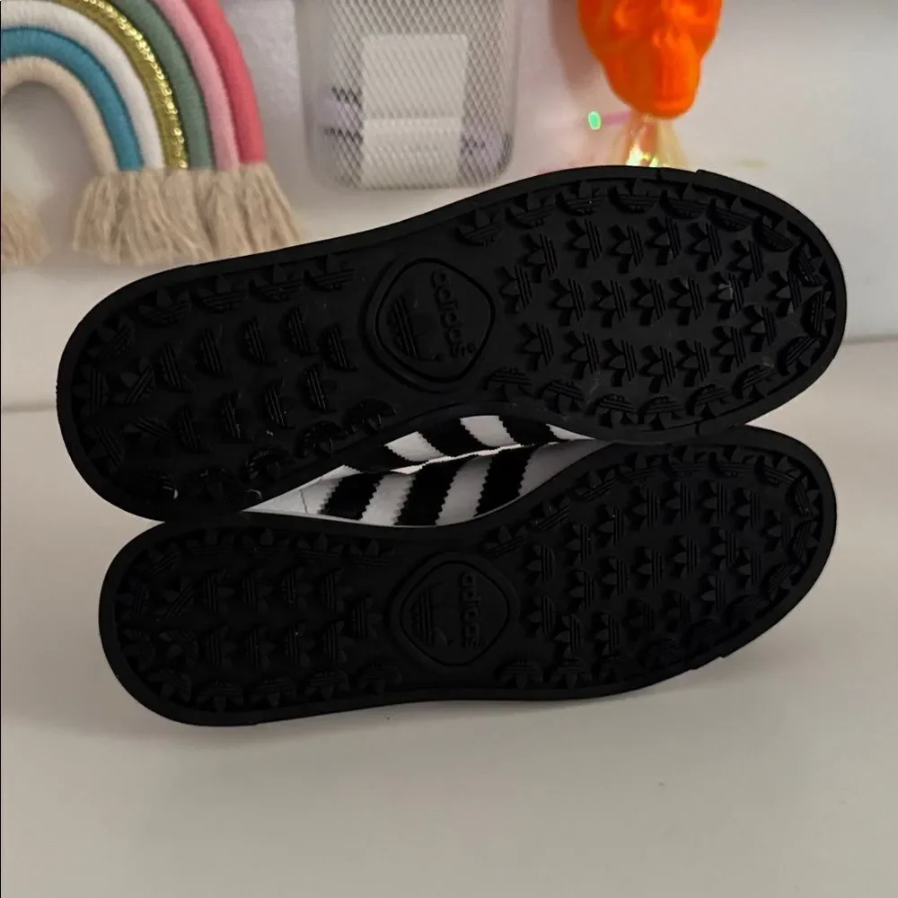 adidas Samoa  Kids Sneakers White and Black EUC